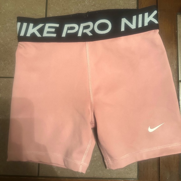 Nike kids Dri fit  Athletic Shorts in Dusty Pink and Black  band. - Picture 1 of 4